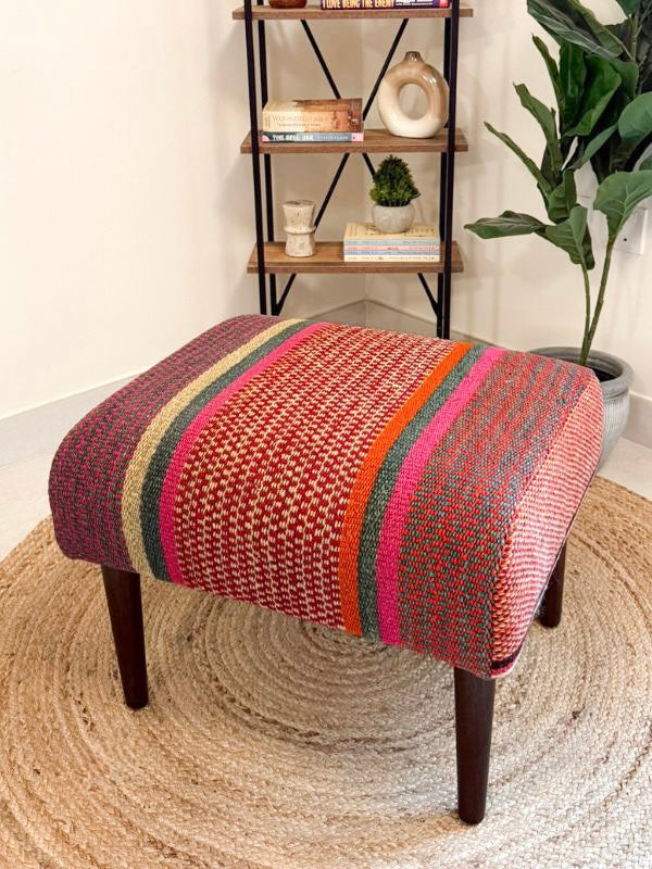 Upholstered bench made with alpaca wool, inspired by Andean frazada textiles and natural dyes. 