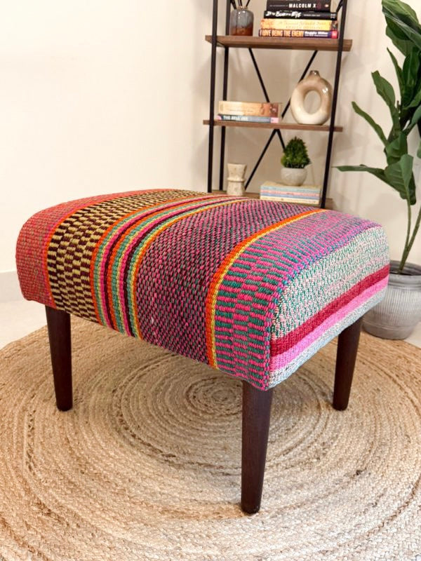 Upholstered bench made with alpaca wool, inspired by Andean frazada textiles and natural dyes. 